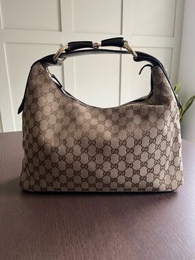 Gucci Beige GG Horsebit Shoulder Bag (115867)